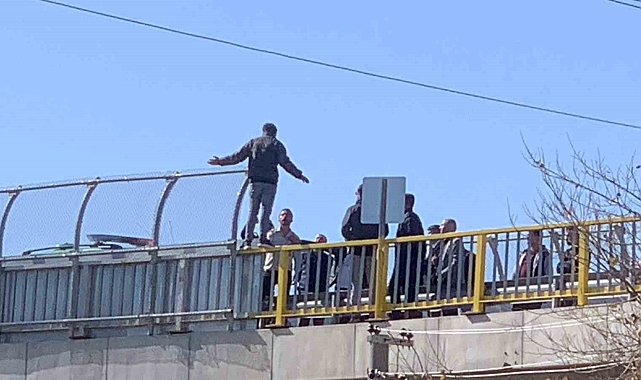 Karamanda Üst geçitte intihar girişimi