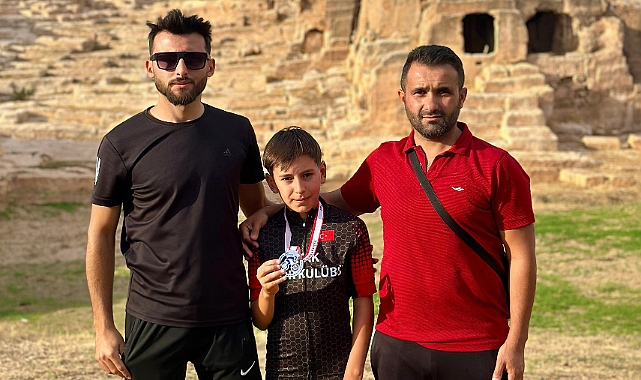 KARAMANLI BİSİKLETÇİ EYMEN EGEMEN KAYA MARDİN’DE GÜMÜŞ MADALYA KAZANDI
