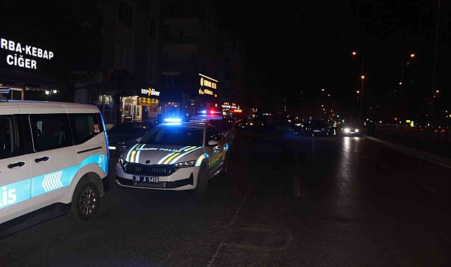 Kayseri'de 3 araca çarpan lüks otomobil alev aldı: 4 yaralı