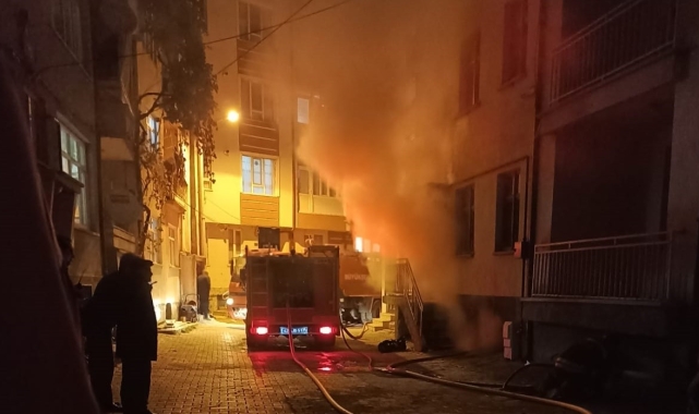 Konya'da apartmanda çıkan yangın itfaiye ekipleri tarafından söndürüldü