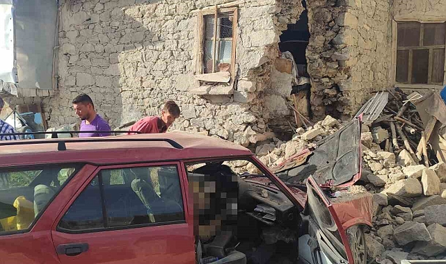 Konya'da duvara çarpan otomobilin sürücüsü hayatını kaybetti