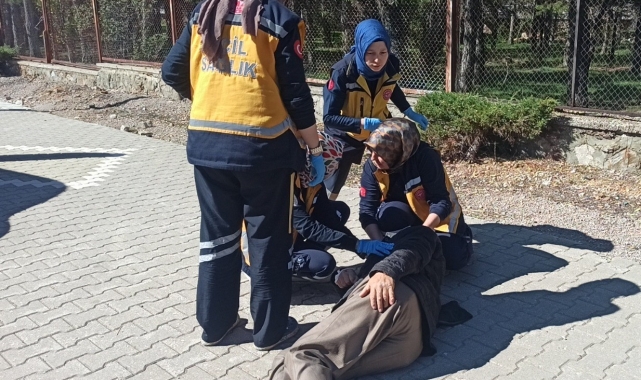 Konya'da kaldırıma çarpan motosiklet devrildi: 2 yaralı
