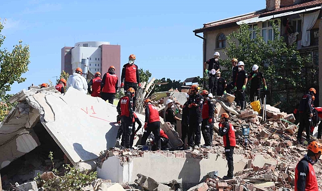 Konya'daki deprem tatbikatı gerçeğini aratmadı