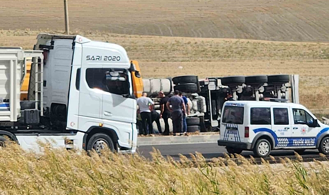 Polatlı'da tır devrildi: 1 yaralı