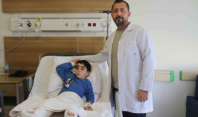 Rahatsızlığından dolayı yürüyemeyen çocuk tedavi sonrası adım atacağı günü bekliyor