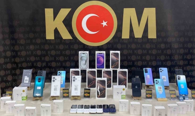 Sivas'ta 1 milyon TL değerinde kaçak telefon ele geçirildi