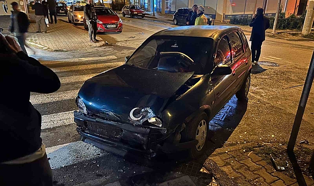 Sivas'ta iki otomobil çarpıştı: 7 yaralı