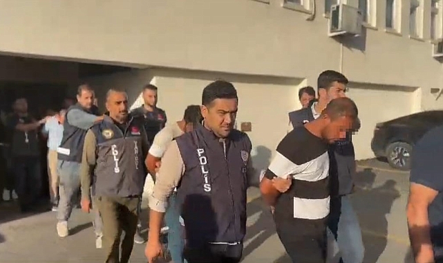 Tuzağa düşürdükleri kişileri "adınız terör soruşturmasında geçiyor" diyerek dolandırdılar