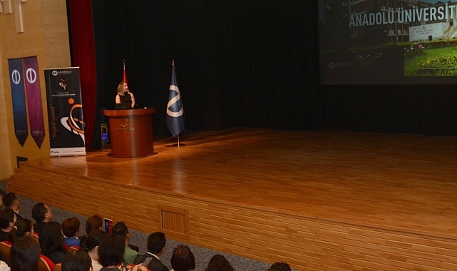 Uluslararası öğrenciler oryantasyon programında bir araya geldi