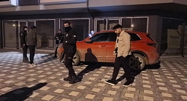Aracında karnından tabancayla vurulmuş halde bulundu