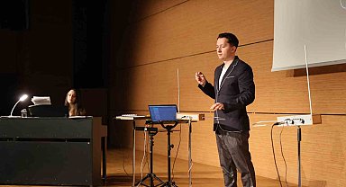 Büyük dedesinin buluşu ile konser verdi