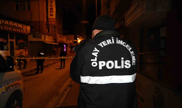 Caddede karşılaştığı husumetlisini tabancayla vurdu