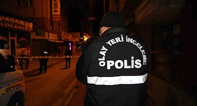 Caddede karşılaştığı husumetlisini tabancayla vurdu