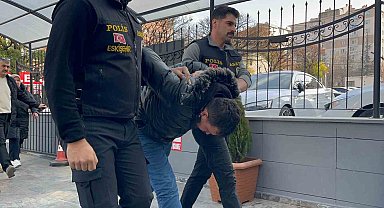 Cinayet şüphelisi gözyaşları içinde adliyeye sevk edildi