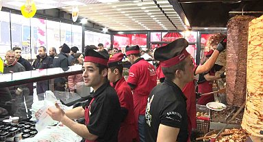 Döner ayranı 1 lira yaptı, 1 ton döneri 3 saatte sattı