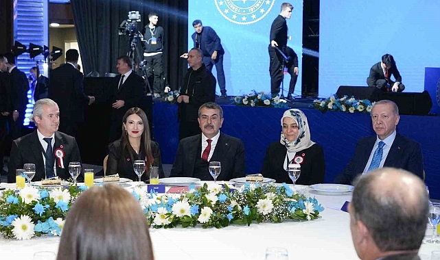 Ebru öğretmen yılın öğretmeni seçilerek Eskişehir'i gururlandırdı