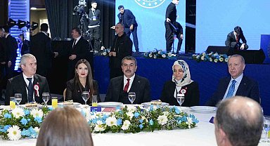 Ebru öğretmen yılın öğretmeni seçilerek Eskişehir'i gururlandırdı