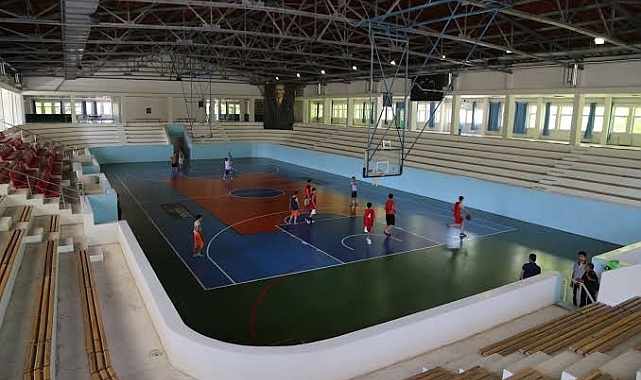 Emektar spor salonu kapılarını kapattı