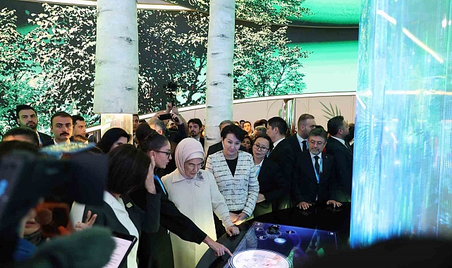 Emine Erdoğan, COP29'da Cumhurbaşkanlığı İletişim Başkanlığının "Sıfır Atık" pavilyonunu ziyaret etti