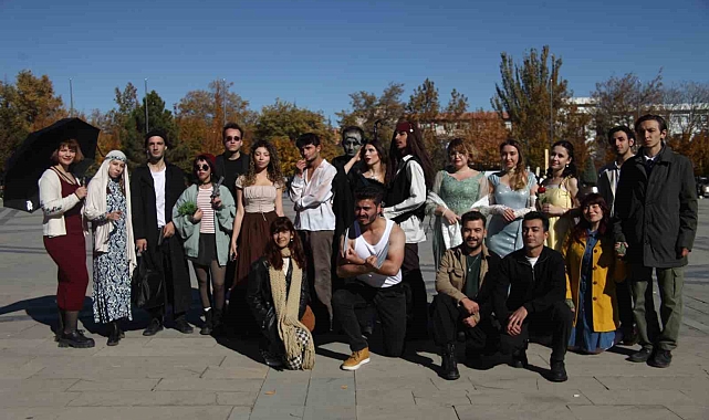 Film karakterleri üniversite öğrencileri ile vücut buldu