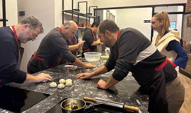 Gastro Sincan'da erkek kursiyerlerden Boşnak böreği