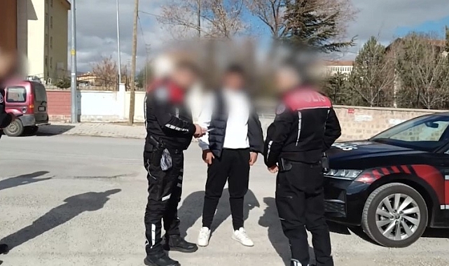 Kayseri'de kaçakçılara yönelik "huzur" operasyonu: 79 bin makaron ele geçirildi