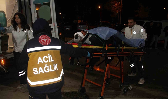 Kazaya yardım için durdu, otomobilin çarpması sonucu yaralandı