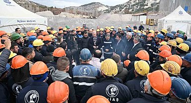 Mansur Yavaş'tan grevdeki maden işçilerine destek ziyareti