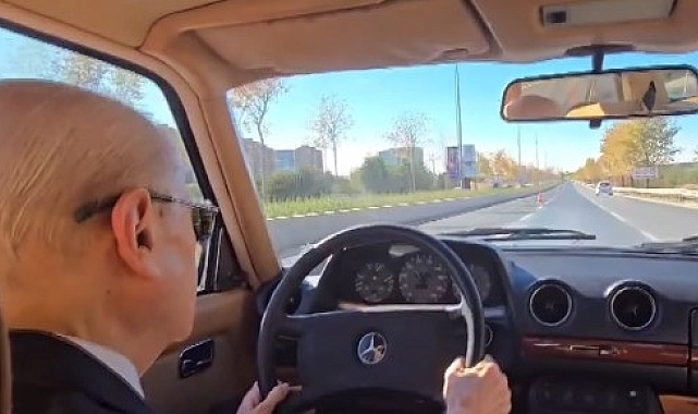 MHP lideri Bahçeli klasik otomobiliyle Ankara turu attı