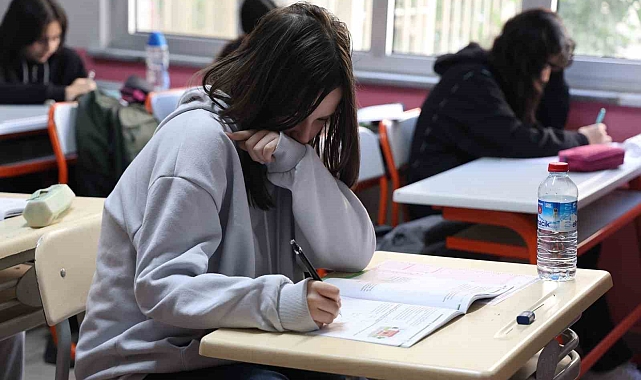 Öğrencilere 40 yıllık başarılı kariyer rahatlığı için 'azimli çalışma' tavsiyesi