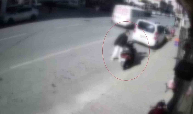 Park halindeki motosikletten cep telefonu çaldılar