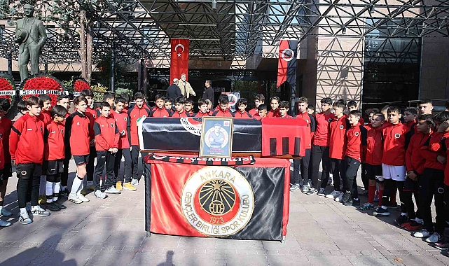 'Rüzgarın Oğlu' lakaplı Zeynel Soyuer son yolculuğuna uğurlandı