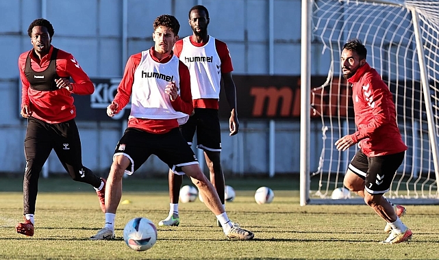 Sivasspor, minyatür kalede maç yaptı