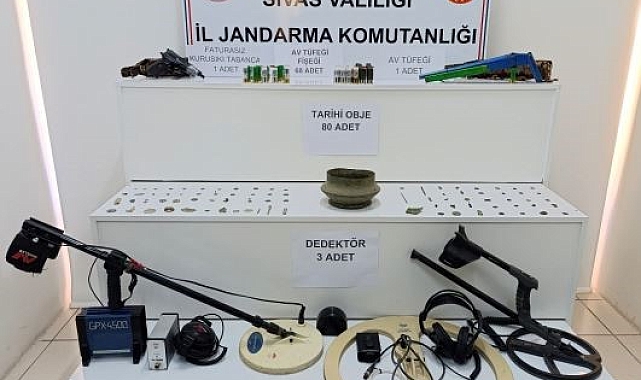 Sivas'ta jandarma operasyonu, 12 kişi gözaltına alındı