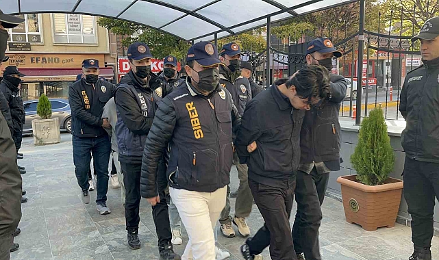 Sosyal medya üzerinden kazanç vaadiyle dolandırıcılık yapan 5 şüpheli adliyeye sevk edildi
