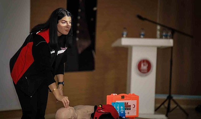 Spor tesisleri personeline ilk yardım eğitimi verildi