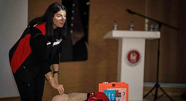 Spor tesisleri personeline ilk yardım eğitimi verildi