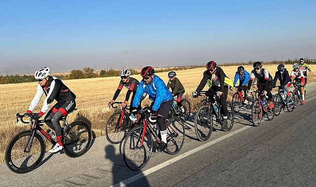 VALİ ÇİÇEKLİ, KARAMAN BİSİKLET TAKIMIYLA BİRLİKTE PEDAL ÇEVİRDİ