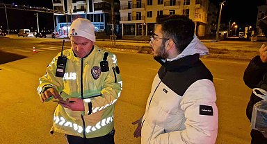 Yetersiz ehliyetle yakalandı, "Öğrenci adamım halimden anla" dedi