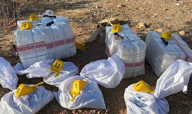 Yol kenarına bırakılan çuvallardan binlerce silah parçası çıktı