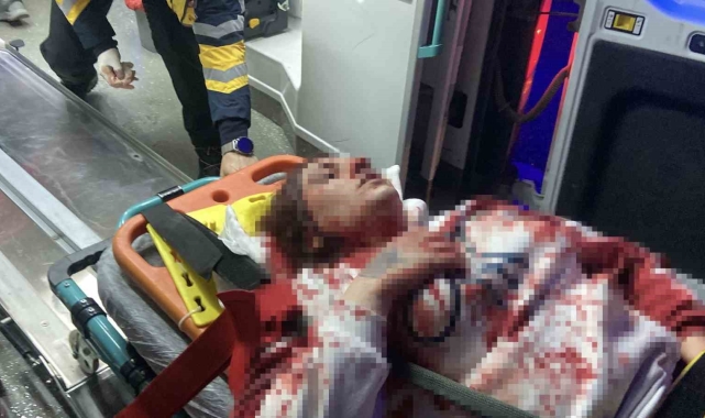 Aksaray'da sokak ortasında bıçaklanan kadın ağır yaralandı