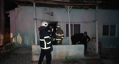 Alkollü şahıs evini ateşe vermek istedi, vatandaşlar önledi
