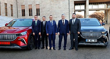 Bakan Kacır, TBMM'ye Togg ile geldi