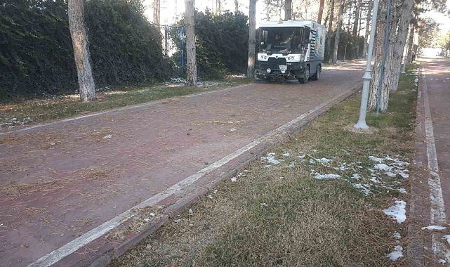 Büyükşehir; kent genelinde temizlik ve bakım çalışmalarına devam ediyor