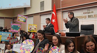 Çocuklar Meclis toplantısına renk kattı