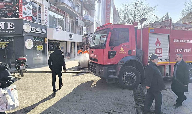 Çöp konteynerinde çıkan yangın söndürüldü