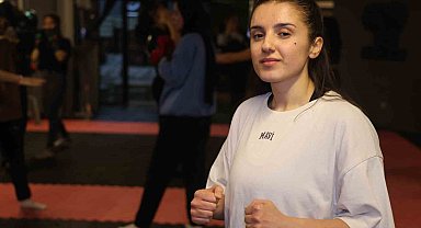 Futboldan geçiş yaptığı boksta 23 yaşında antrenör oldu