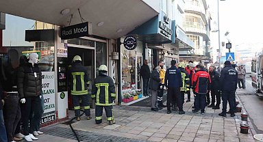 Giyim mağazasında çıkan yangın paniğe neden oldu