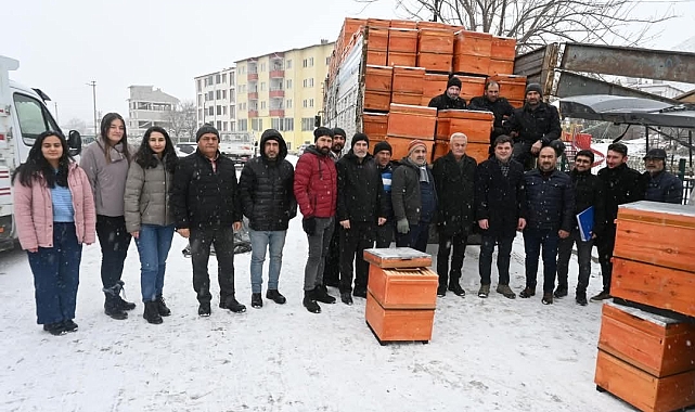 Gürün'de 14 üreticiye 20'şer kovan dağıtıldı