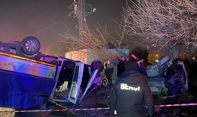 İşçi taşıyan kamyonet ile hafif ticari araç çarpıştı: 1'i ağır 6 yaralı